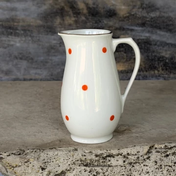 Hollóházi porcelán tej- vagy tejszínkiöntő piros pöttyökkel és arany szegéllyel