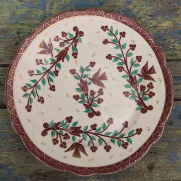 Négy darabos porcelán süteményes különleges mintával, arany részletekkel