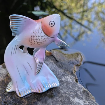 Hollóházi porcelán hal pasztell színekben, aranyozott részletekkel