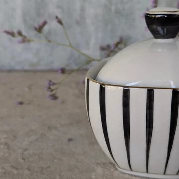 Fekete-fehér, csíkos Hollóházi porcelán bonbonier