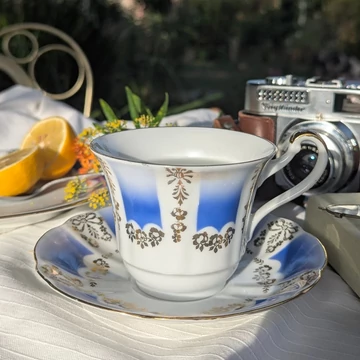 Porcelán teás készlet kék és arany díszítéssel