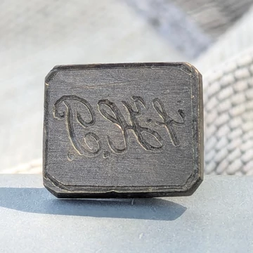 Antik, rézből készült negatív pecsétnyomó if. H.P. vagy H.I monogrammal