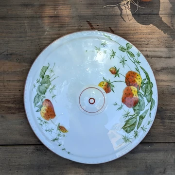 Szamóca mintás antik porcelán fedő
