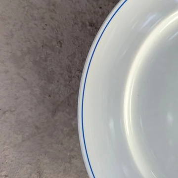 Tables &amp;amp; Couleurs porcelán lapostányér kék szegéllyel