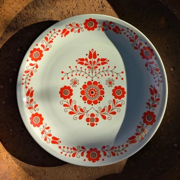 Alföldi Porcelán piros mintás tányér