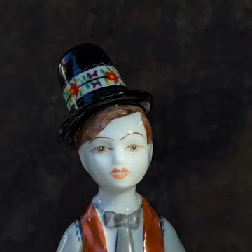 Hollóházi porcelán népviseletes figura