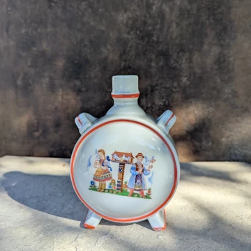 Kőbányai Porcelán kulacs szerelmespárt ábrázoló népi mintákkal