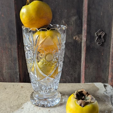 Kézzel csiszolt talpas ólomkristály váza
