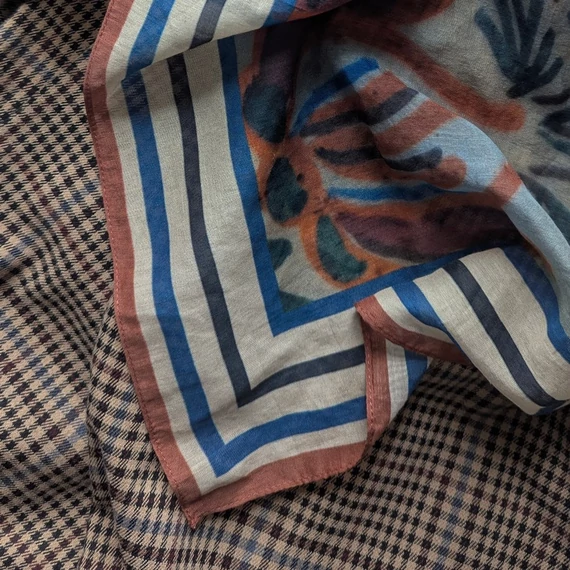 Vásárhelyi kerámia virágai kendő – MIÉRT NOVEMBEr? kollekció