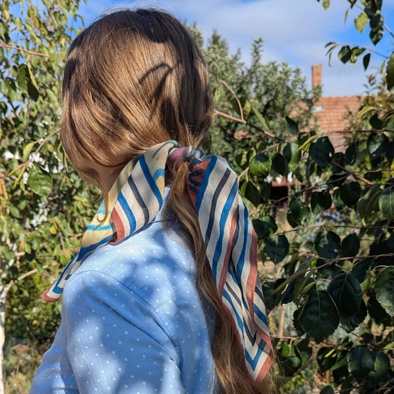 Vásárhelyi kerámia virágai kendő – MIÉRT NOVEMBEr? kollekció