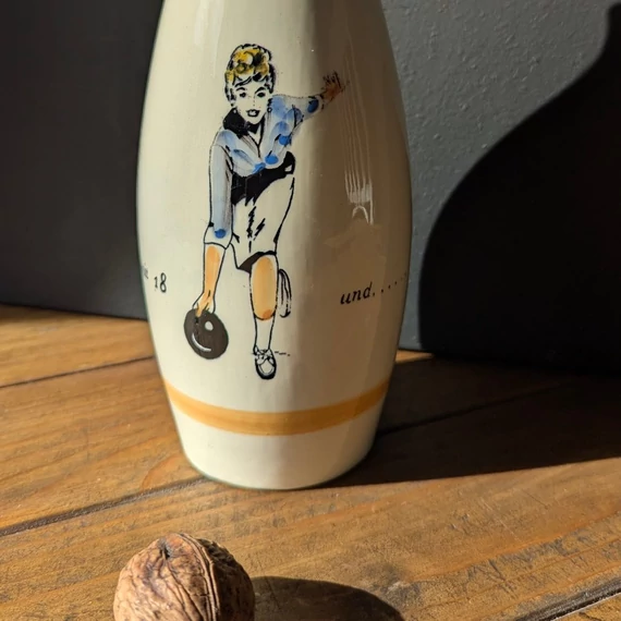 Kézzel festett bowling témájú palack
