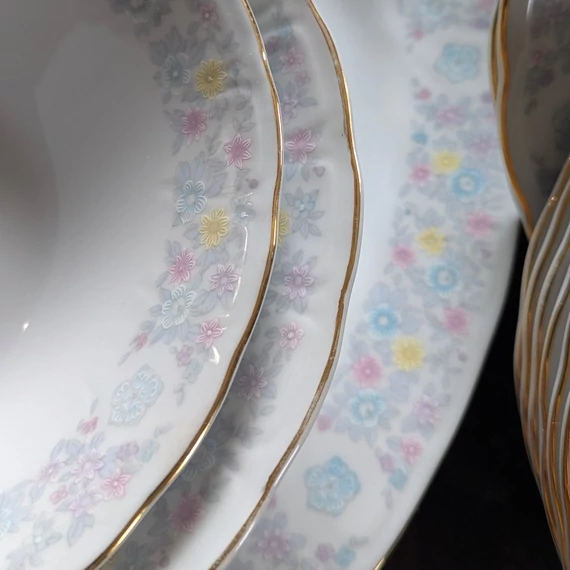 24 darabos porcelán étkészlet 