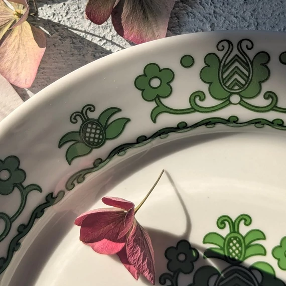 Alföldi Porcelán tányér zöld népi mintával