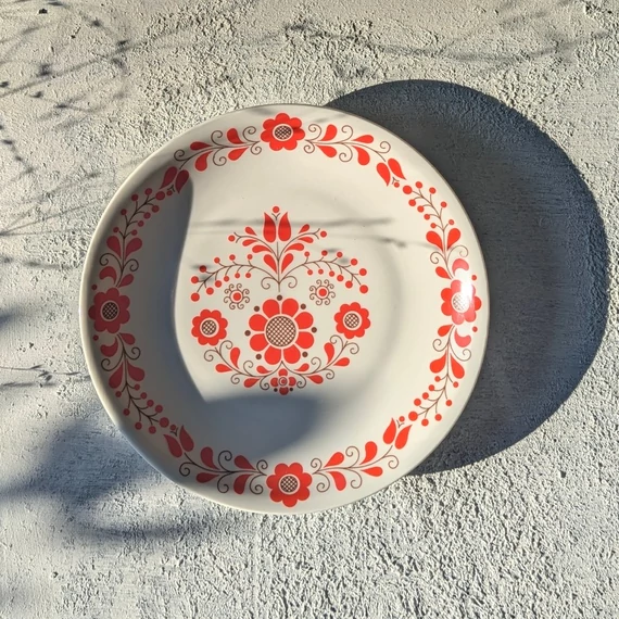 Alföldi Porcelán piros mintás tányér
