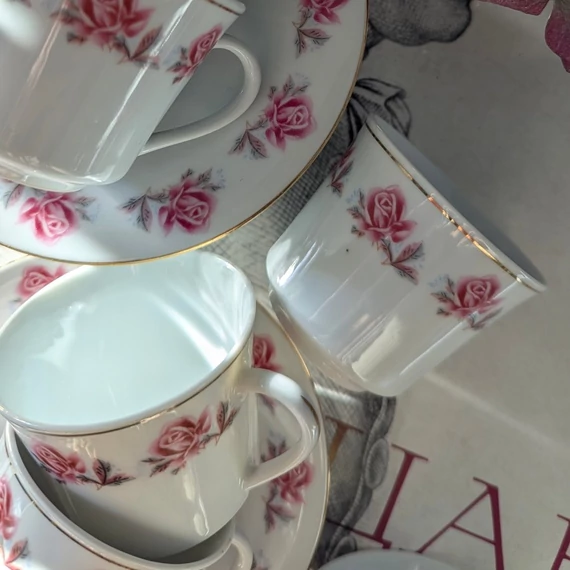 Porcelán kávéskészlet rózsa díszítéssel