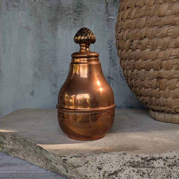 Tároló edény articsókás tetővel