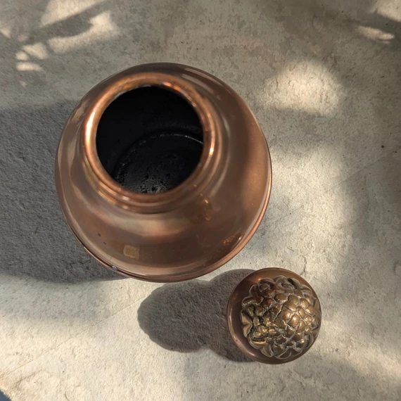 Tároló edény articsókás tetővel