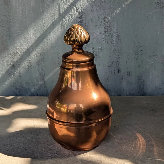 Tároló edény articsókás tetővel