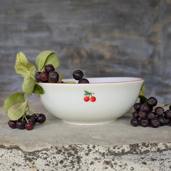 Alföldi Porcelán jelzésű kis tálka meggy vagy cseresznye mintával