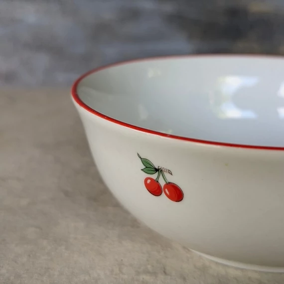 Alföldi Porcelán jelzésű kis tálka meggy vagy cseresznye mintával