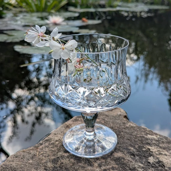 Nagy méretű pohár brandy-nek vagy gyümölcsöknek