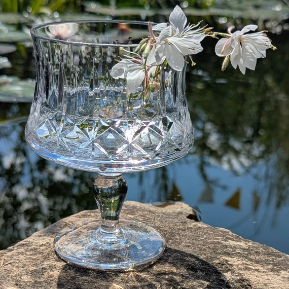 Nagy méretű pohár brandy-nek vagy gyümölcsöknek