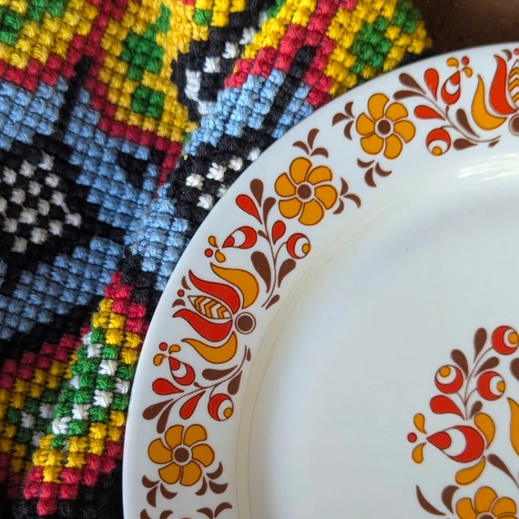 Alföldi Porcelán népi motívumos tányér