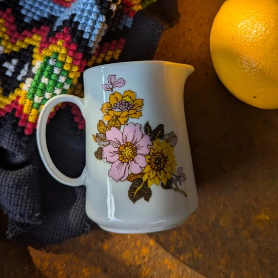 Alföldi Porcelán virágos tejkiöntő