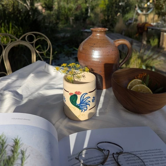 Kakasos kerámia bögre