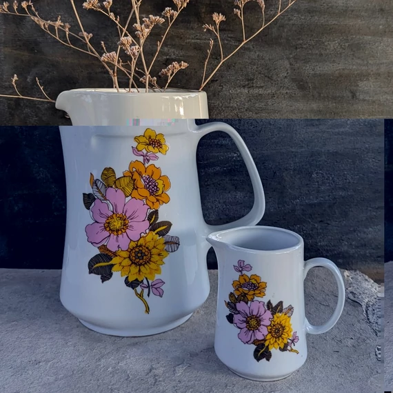 Alföldi Porcelán virág mintás kancsó