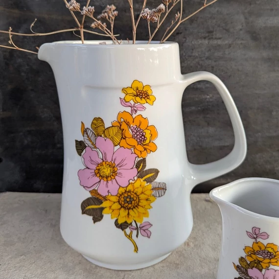 Alföldi Porcelán virág mintás kancsó