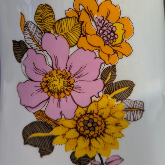 Alföldi Porcelán virág mintás kancsó