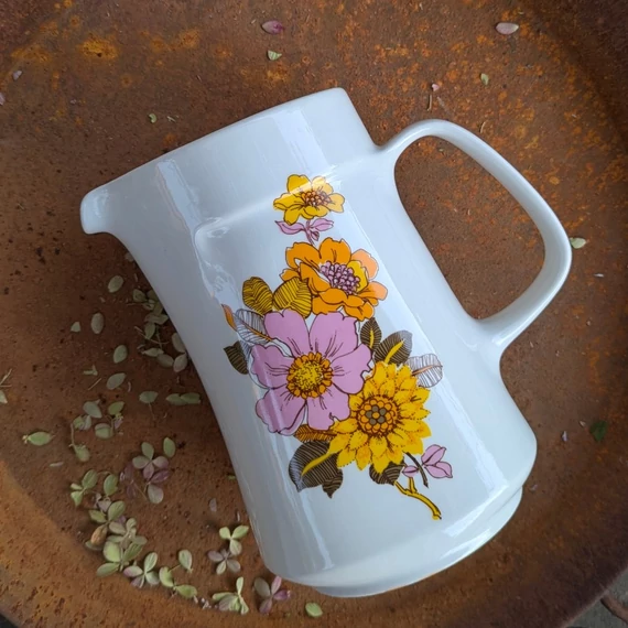 Alföldi Porcelán virág mintás kancsó