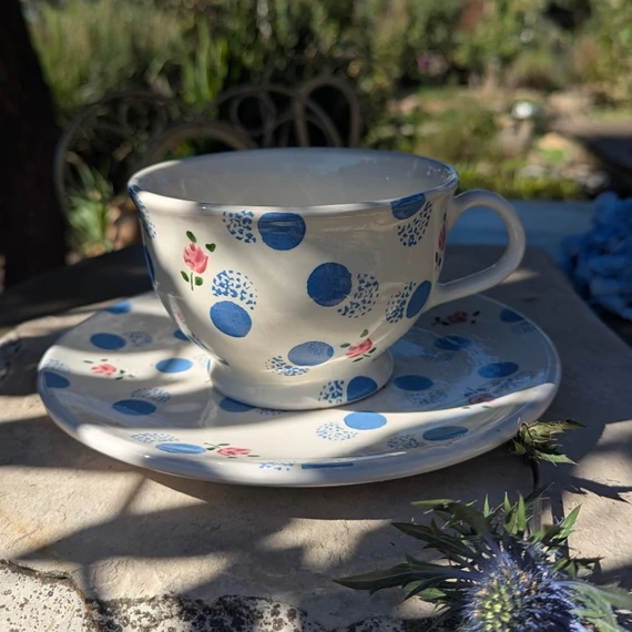 Vintage Laura Ashley csésze és tányér pöttyös-rózsás mintával