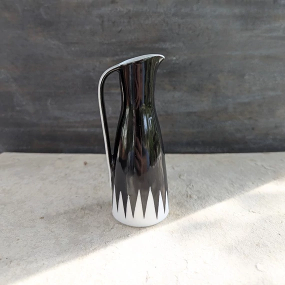 Art deco stílusó kis kancsó