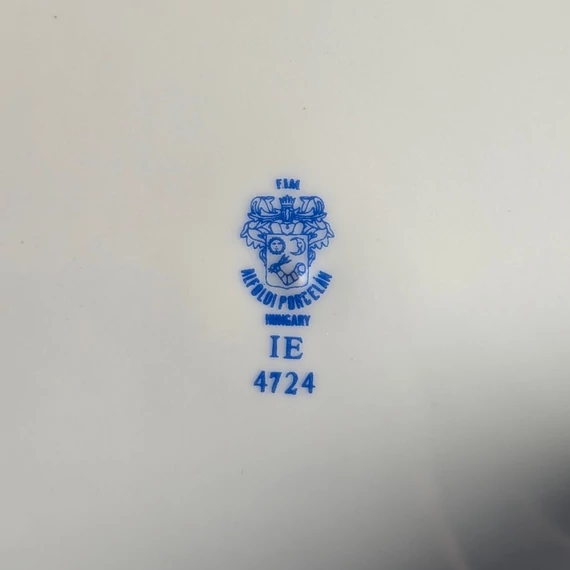 Alföldi Porcelán piros dekoros tányér