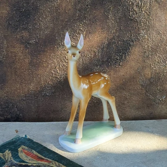 Kőbányai Porcelángyár porcelán őzike, vintage dísztárgy őszi-téli dekorációhoz