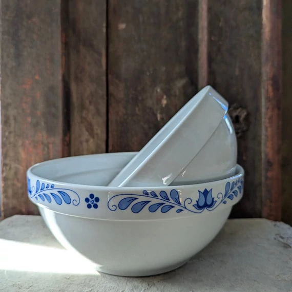 Fehér porcelán tál