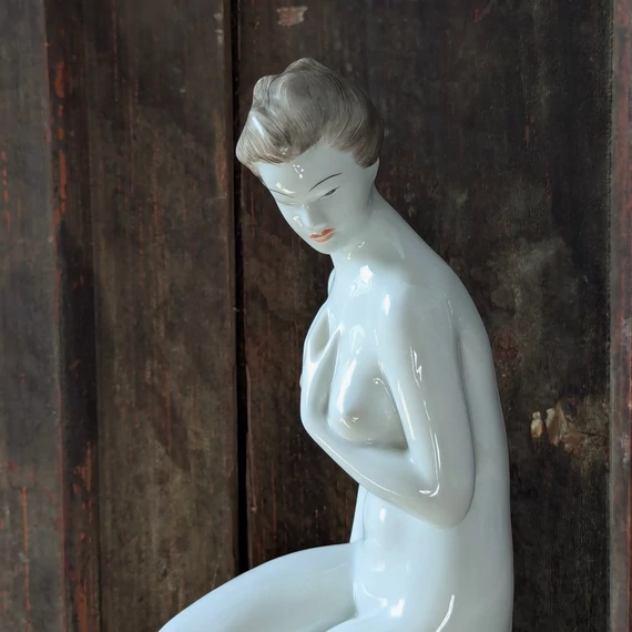 Hollóházi porcelán női szobor – Tavaszi szél
