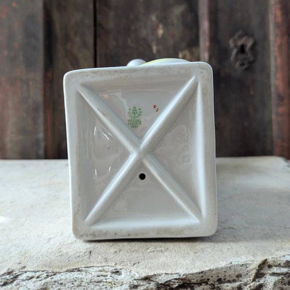 Hollóházi porcelán női szobor – Tavaszi szél