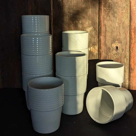 Rakásolható fehér vintage porcelán poharak