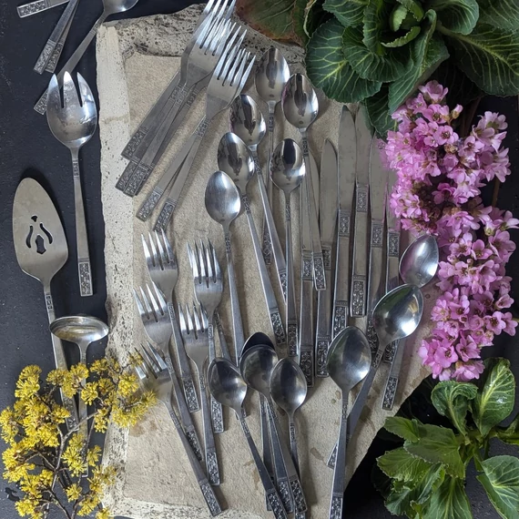 Vintage Customcraft Fleur de Lis rozsdamentes acél evőeszköz készlet
