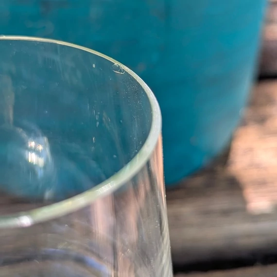 Szőlőfürtös metszett üveg pohárkészlet – 6 darabos vintage talpas szett