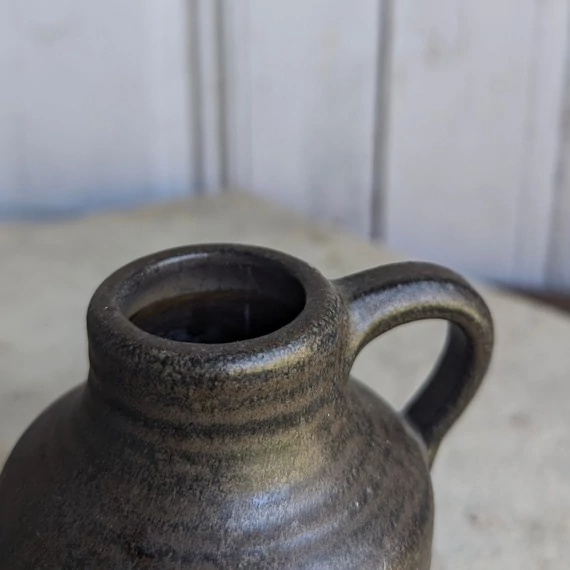Sötétbarna vintage kőkerámia kancsó