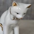 Fehér porcelán cica