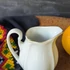 Sárga virágos porcelán tejkiöntő