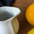 Sárga virágos porcelán tejkiöntő