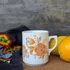 Zsolnay porcelán bögre narancsszínű virágmintával, vintage hangulatban